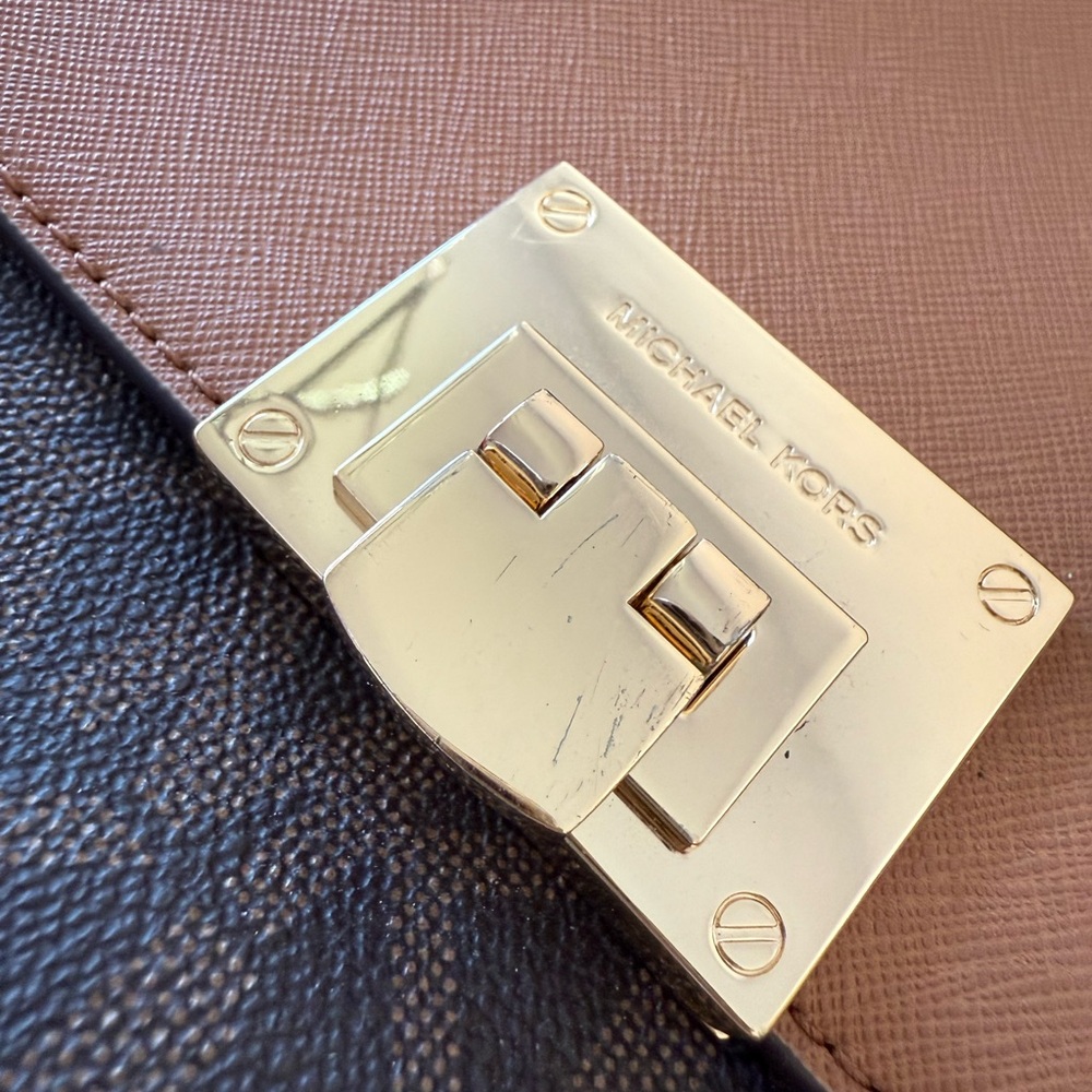 MK Purse - Picture 4 of 7